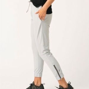 Zyia Active Light Gray Everywhere Zipper Pants Joggers Pockets Drawstring XL NWT